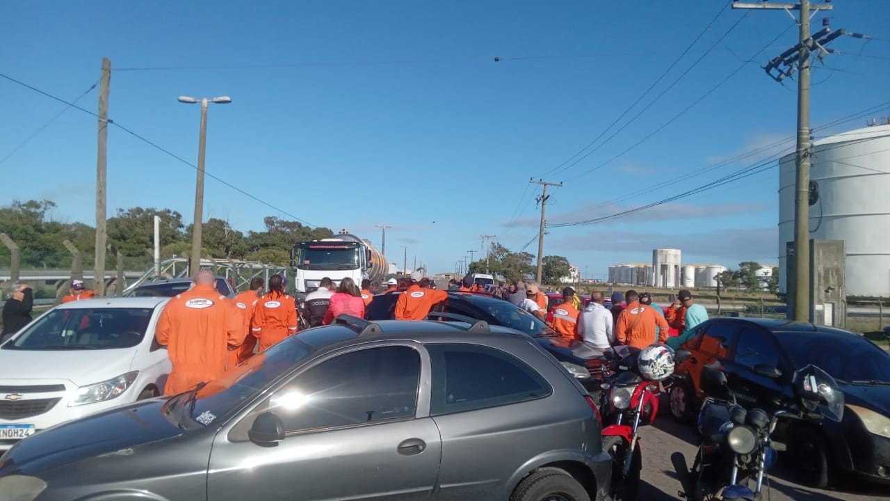 Diretores do STIMMMERG apoiam movimento de trabalhadores da Mipe